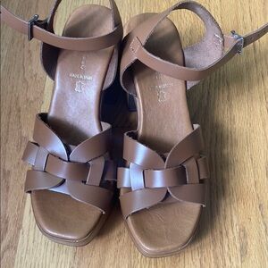 Brown Cushioned Sandals with Adjustable Straps